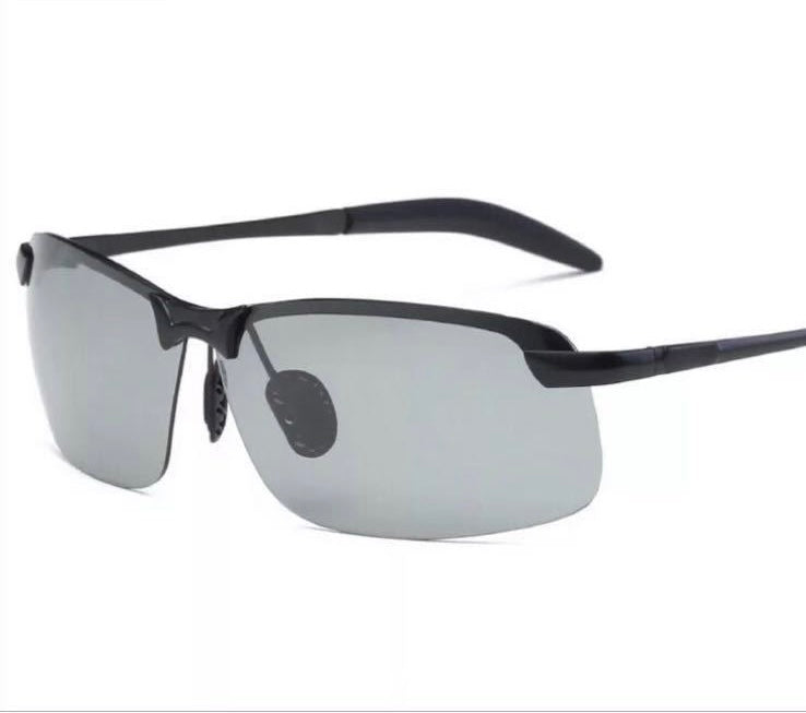 Photochromic smart sunglasses