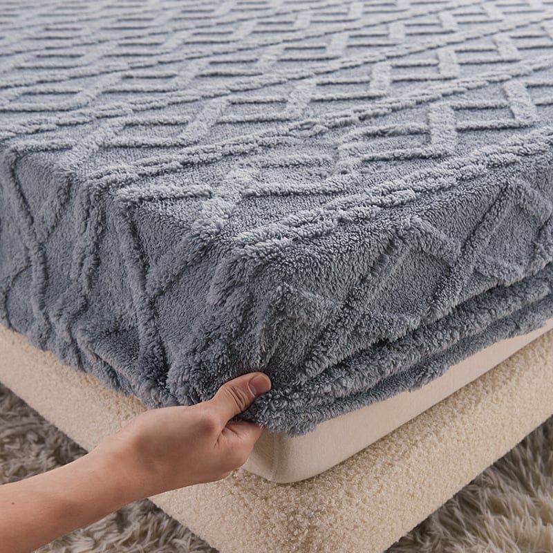 Elegant and Breathable Bed Cover with Free Pillowcases