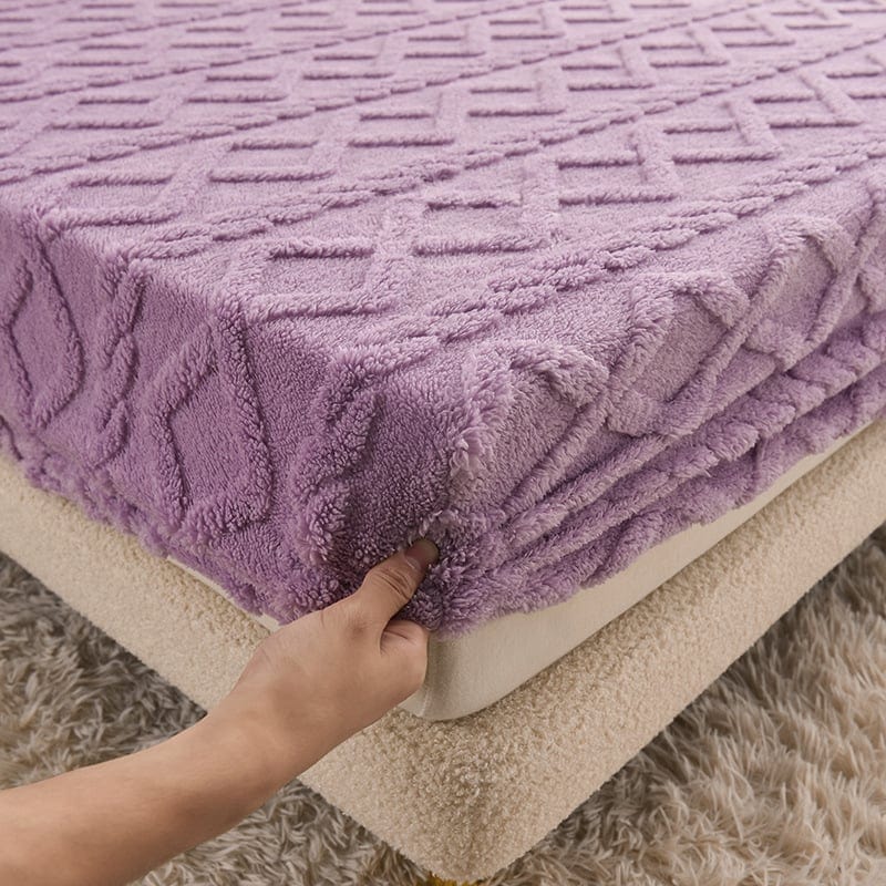 Elegant and Breathable Bed Cover with Free Pillowcases